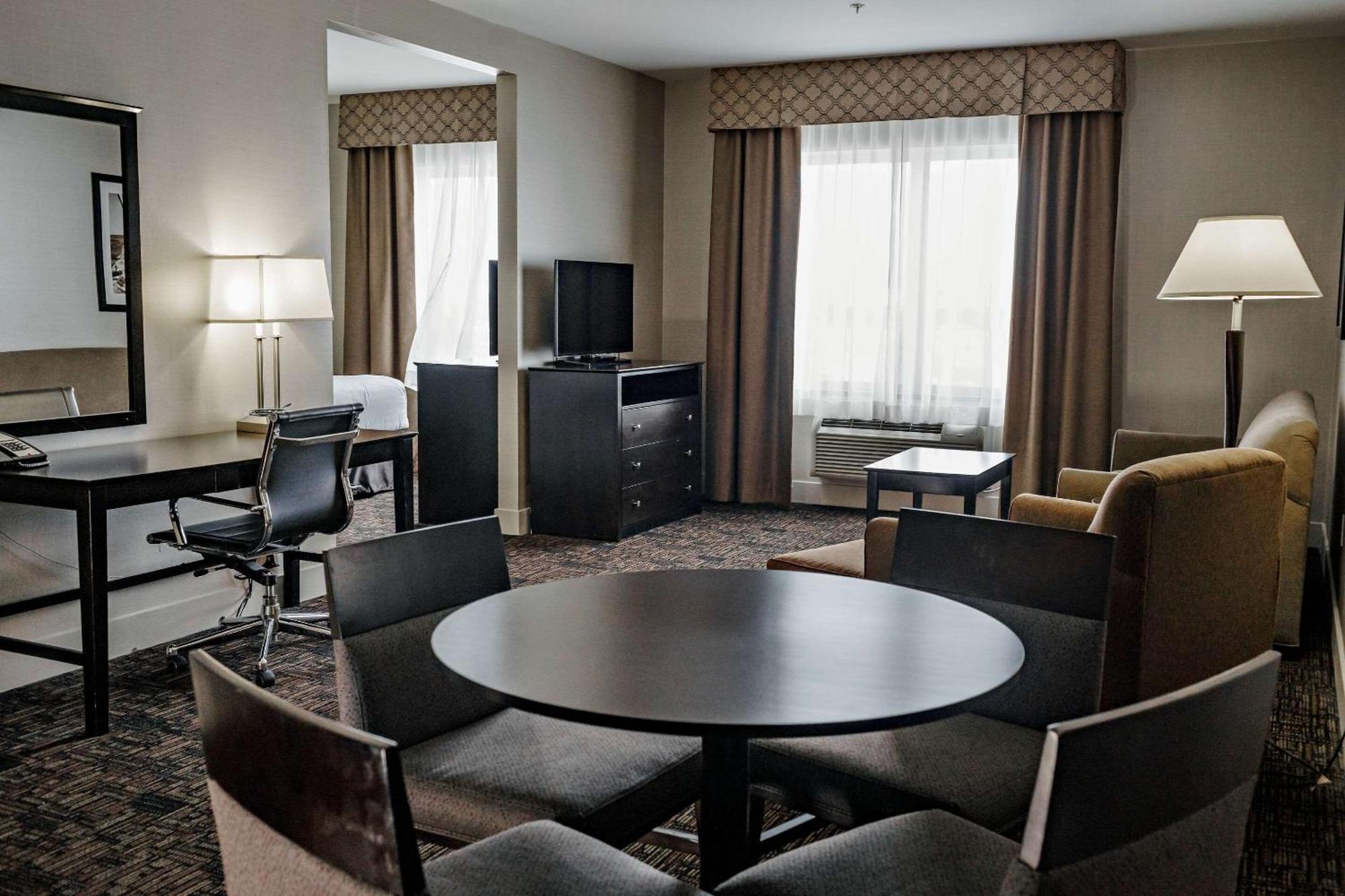 Radisson Hotel Edmonton Airport Ледюк Екстериор снимка